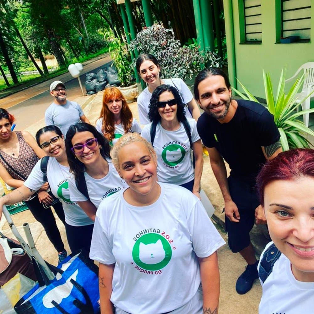 Equipe com camisetas da ONG